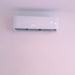 System klimatyzacji ściennej w restauracji w Przysusze – instalacja wykonana przez specjalistów z Opoczna.